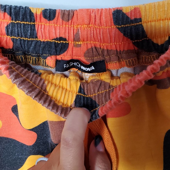 FASHION NOVA Orange Black Camouflage Drawstring Elastic Waist Shorts Sz Small S - Picture 5 of 7